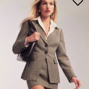 Bondi Blazer by Reformation
CA$428 Tan Houndstooth xs (worn in photo shoot only)